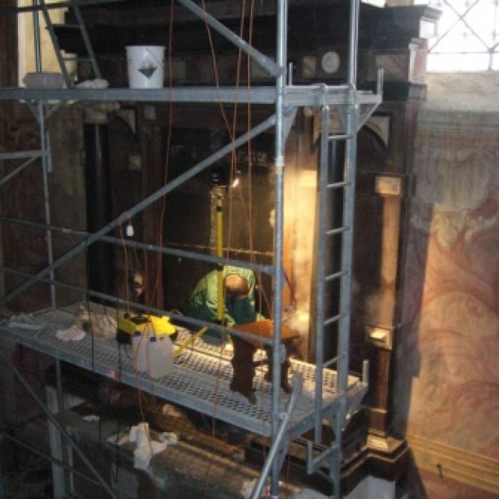 Renowacja ołtarza w kaplicy Krzyża Świętego